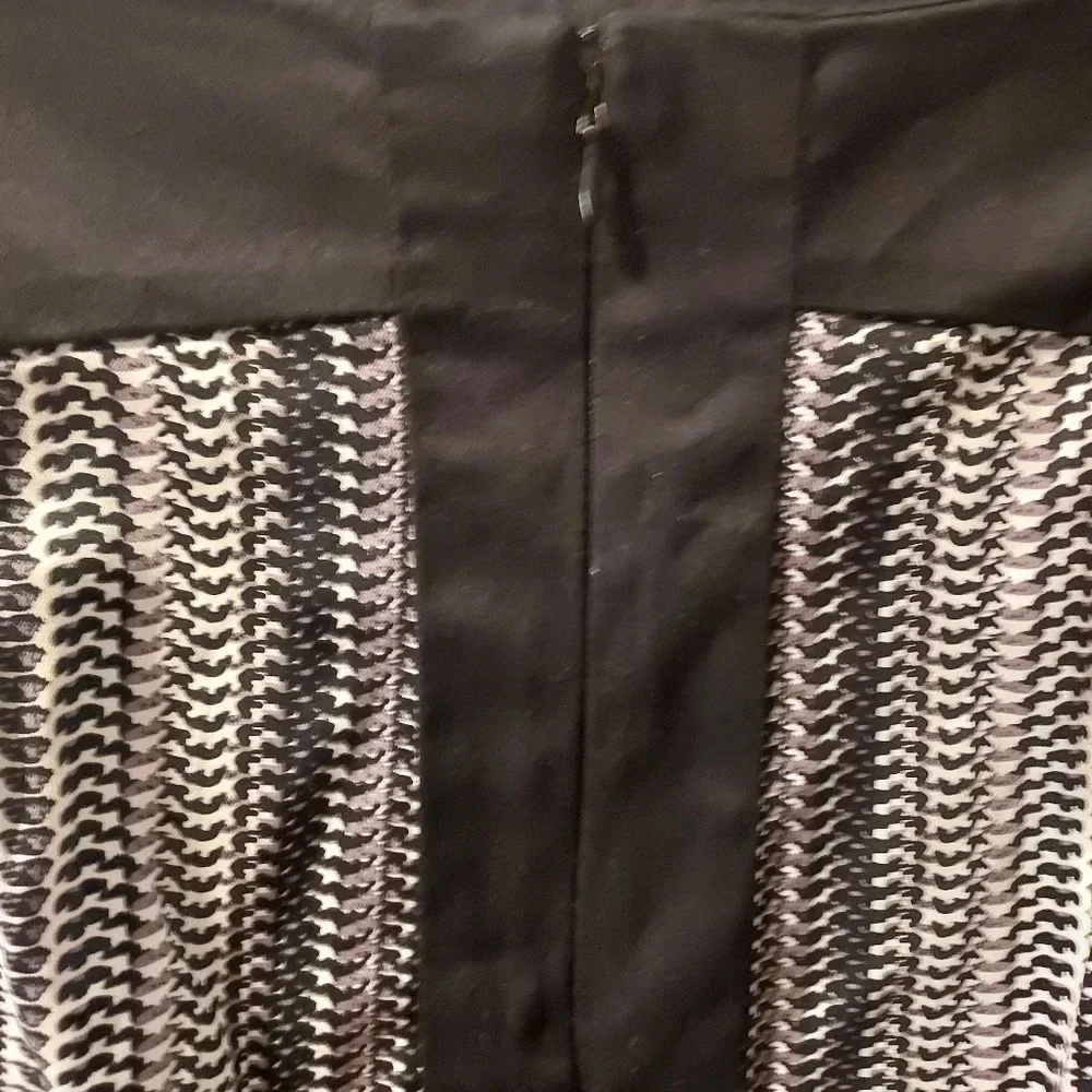 eci New York Black and White Printed Pencil Skirt in Size 14